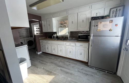 Manhattan Ski Chalet | Cozy Retreat in the Heart of MHK: Experience Elegant French-Inspired Chalet