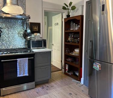 Green Hills Apartment | cozy retreat in upscale Green Hills in west Nashville