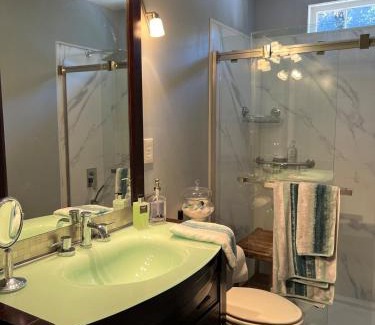 Green Hills Apartment | cozy retreat in upscale Green Hills in west Nashville