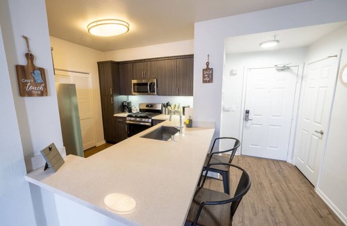 Marina del Rey Apartment | Cozy Retreat in Marina Del Rey 2 Bedroom- Steps to Beach
