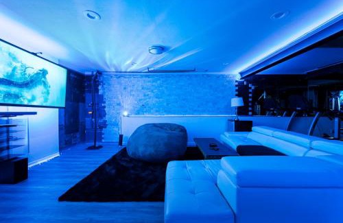 Westminster House | Cozy Retreat - King Beds - Cinema Cave & Home Gym