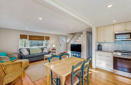 Teaticket House | Cozy retreat near beaches with washer/dryer, AC, games, patio & yard