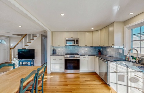 Teaticket House | Cozy retreat near beaches with washer/dryer, AC, games, patio & yard