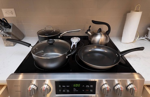 Charlotte Apartment | Cozy Retreat near Uptown Charlotte with Free Parking & Wi-Fi