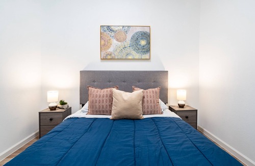 Somisspo Apartment | "Cozy Retreat; Near SoMa & Ferry Building"