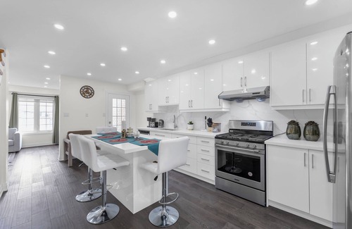 Brampton House | Cozy Retreat Newly Renovated House Central Brampton