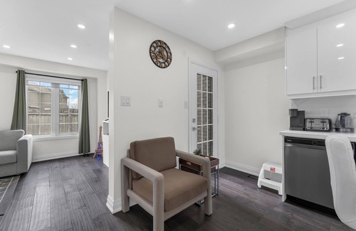 Brampton House | Cozy Retreat Newly Renovated House Central Brampton