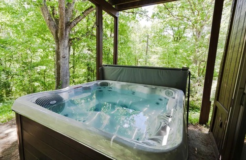 Sugar Grove Cabin | Cozy Retreat on Private Estate with Hot Tub