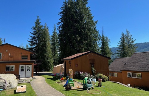 Anglemont Condo | Cozy retreat on the Shuswap Lake. 1 bedroom condo with loft. Pet-friendly.