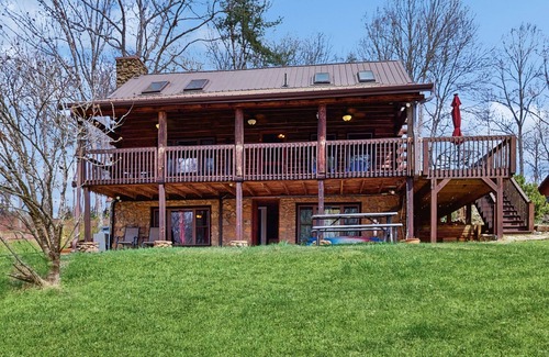 Moneta Cabin | Cozy retreat on the lake with views, peaceful vibes & modern comfort