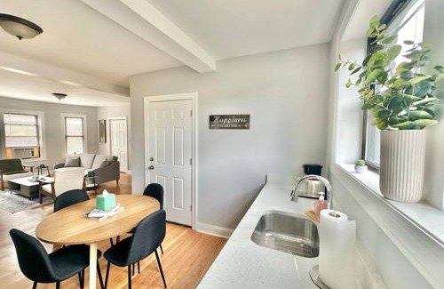 West Ridge Apartment | Cozy Retreat, Prime Location Near Loyola & Beach!