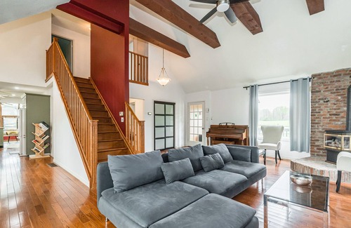 Georgian Bluffs Cottage | Cozy Retreat: Serene Views & Group Friendly