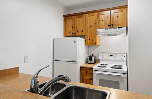 Sun Peaks Condo | Cozy retreat. Ski in/Ski out. Private Hot Tub.