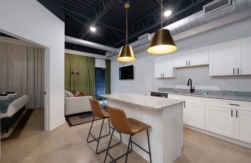 Nashville Condo | Cozy Retreat Sleeps 2 Pets Allowed 8 Min BNA