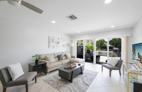 Coral Ridge House | Cozy Retreat