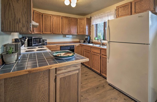 Mendenhall Valley Apartment | Cozy Retreat w/Fire Pit - Near Mendenhall Glacier
