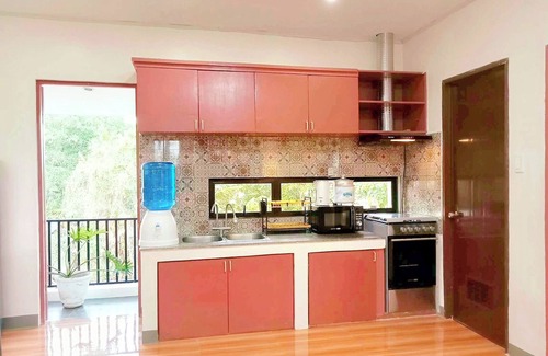 Liloan Apartment | Cozy Retreat w/Full Kitchen & Balcony + Garden View