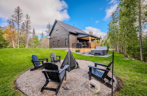 Stokes Bay House | Cozy Retreat W Hot Tub Bruce Peninsula