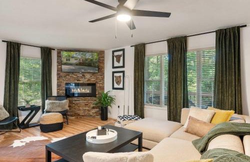 Mount Jackson Ski Chalet | Cozy Retreat w Hot Tub Firepit & Grill near Bryce