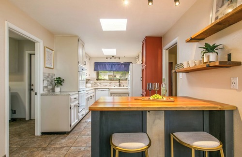 Albuquerque House | Cozy Retreat w Hot Tub, Fireplace, King Bd, Games, BBQ, Near I-40+Sandia+Airport