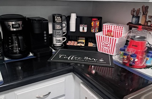 Tobyhanna House | Cozy Retreat w/Popcorn Machine/Firepit/BBQ/Deerfeeding/TVs In All Roomsn