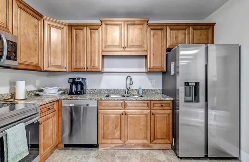 Murray Hill House | Cozy Retreat - Walkable to Bars & Restaurants!