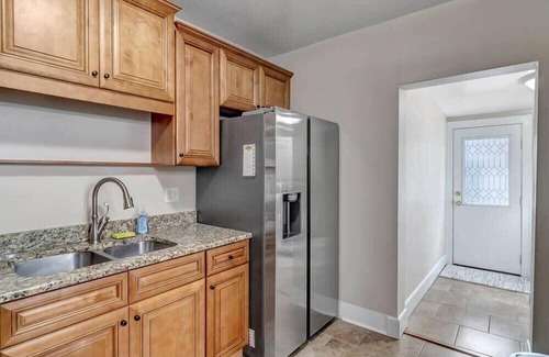 Murray Hill House | Cozy Retreat - Walkable to Bars & Restaurants!