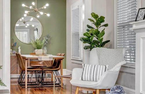 Murray Hill House | Cozy Retreat - Walkable to Bars & Restaurants
