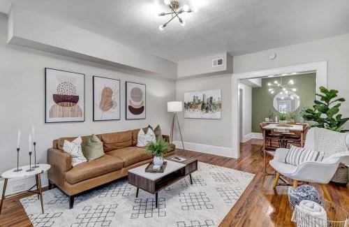 Murray Hill House | Cozy Retreat - Walkable to Bars & Restaurants