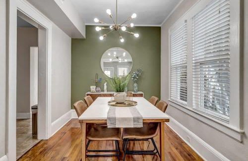 Murray Hill House | Cozy Retreat - Walkable to Bars & Restaurants