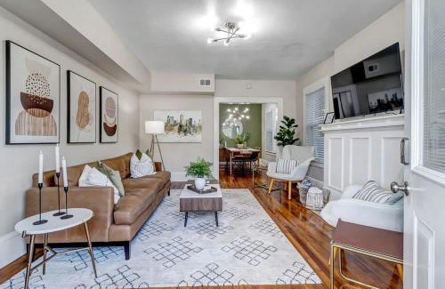Murray Hill House | Cozy Retreat - Walkable to Bars & Restaurants