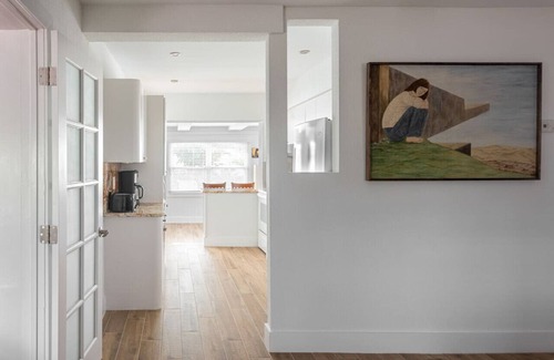 North Andrews Gardens House | Cozy Retreat with Heated Pool