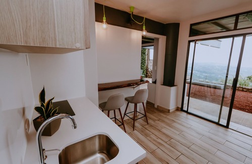 San Isidro Apartment | Cozy Retreat with Breathtaking Views, 20 Minutes to the Airport