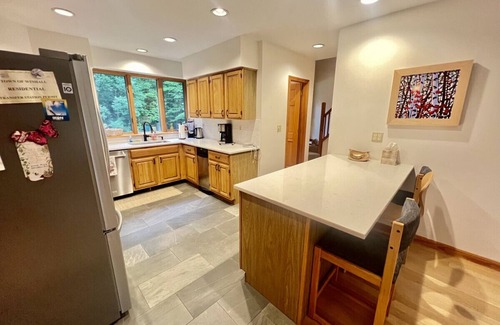 Forest Farms House | Cozy Retreat with Hot Tub Right Off the Master Bedroom!