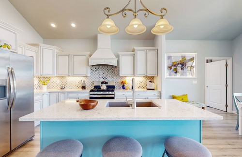 Selah House | Cozy Retreat with Luxury Features and Breathtaking Landscapes