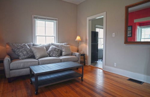 Louisville House | Cozy retro bungalow & work space