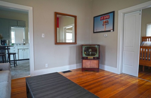 Louisville House | Cozy retro bungalow & work space