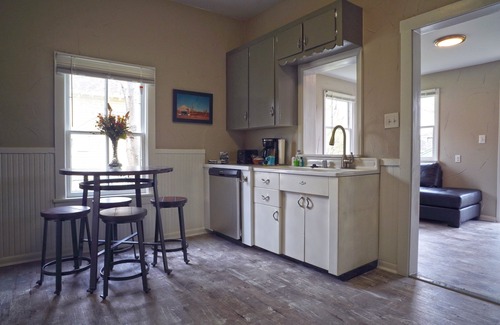 Louisville House | Cozy retro bungalow & work space