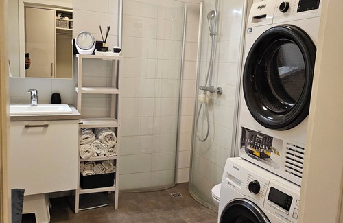 Hliðar Apartment | Cozy Reykjavik apartment, free parking and close to downtown.