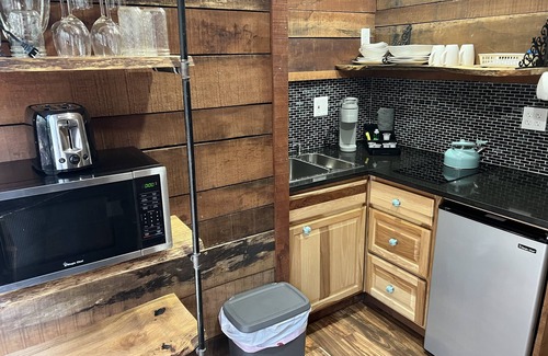Raccoon Ridge Cabin | COZY RIVER FRONT CABIN