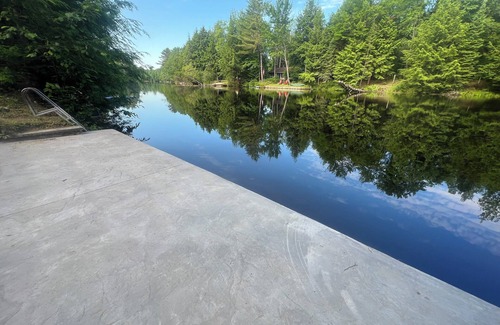 Bracebridge Cabin | Cozy River Side Cabin