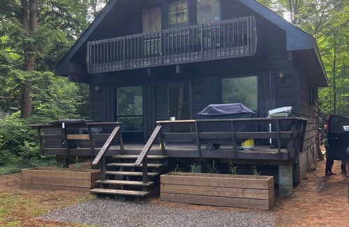 Bracebridge Cabin | Cozy River Side Cabin