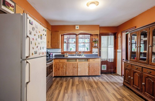 Glendale House | Cozy Riverfront Escape in Great Barrington - "Whiskers on the Water"