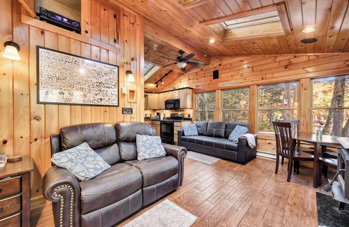 Kezar Falls Cabin | Cozy riverfront cabin on Ossipee River