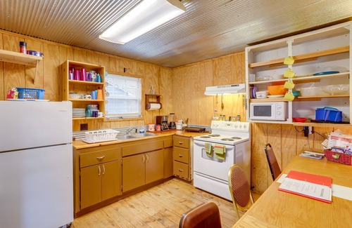 Hardy Cabin | Cozy Riverfront Cabin ~ 2 Mi to Main Street Hardy