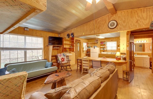 Hardy Cabin | Cozy Riverfront Cabin ~ 2 Mi to Main Street Hardy
