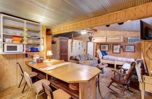 Hardy Cabin | Cozy Riverfront Cabin ~ 2 Mi to Main Street Hardy