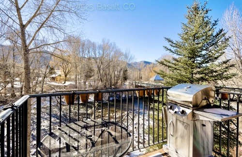 Basalt Condo | Cozy Riverside Condo in Old Town Basalt