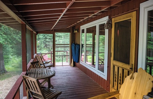 Grayling House | Cozy Riverside Getaway Pine Bend Cottage