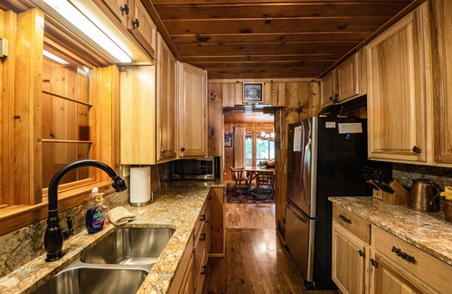 Grayling Cottage | ♣ Cozy Riverside Getaway: Pine Bend 3BDR Cottage